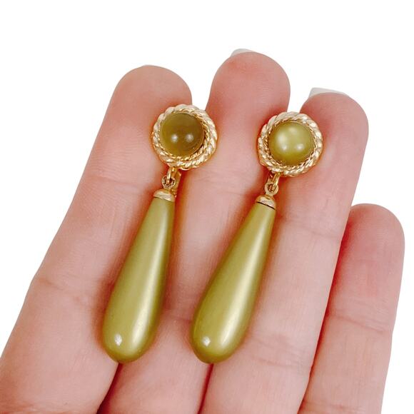 VTG Sarah Coventry Moonglow Lucite Teardrop Clip On Earrings 1960s Gold Tone - Picture 2 of 10